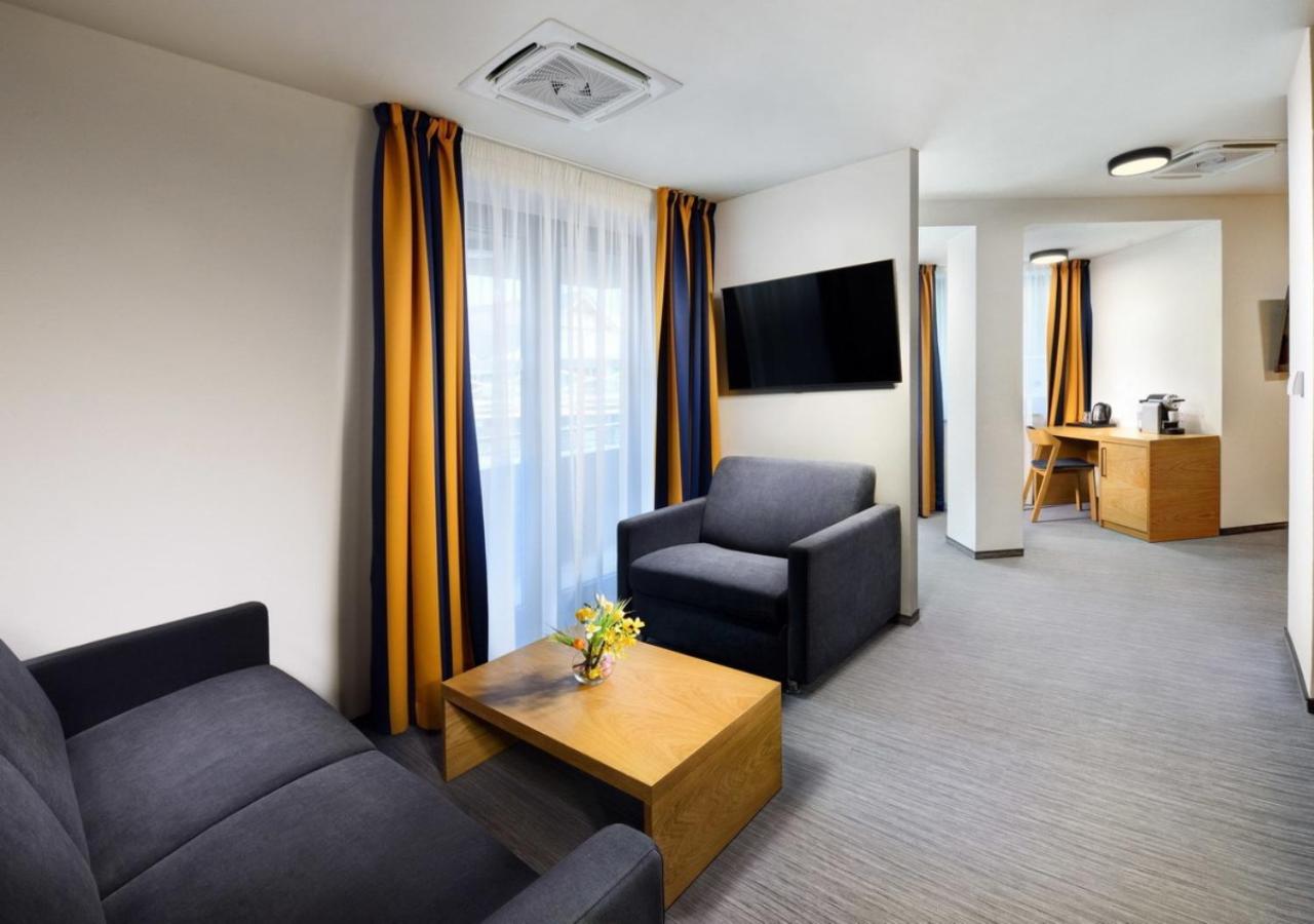 Galeria Hotel Thermal Besenova 33/51
