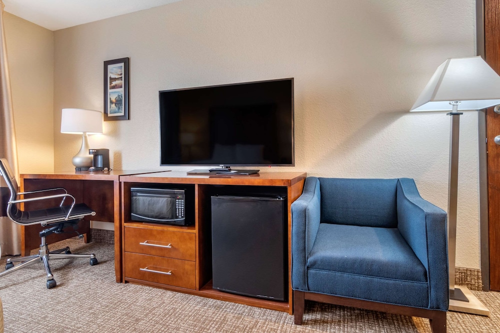 Comfort Inn & Suites South Hill I-85 16/22