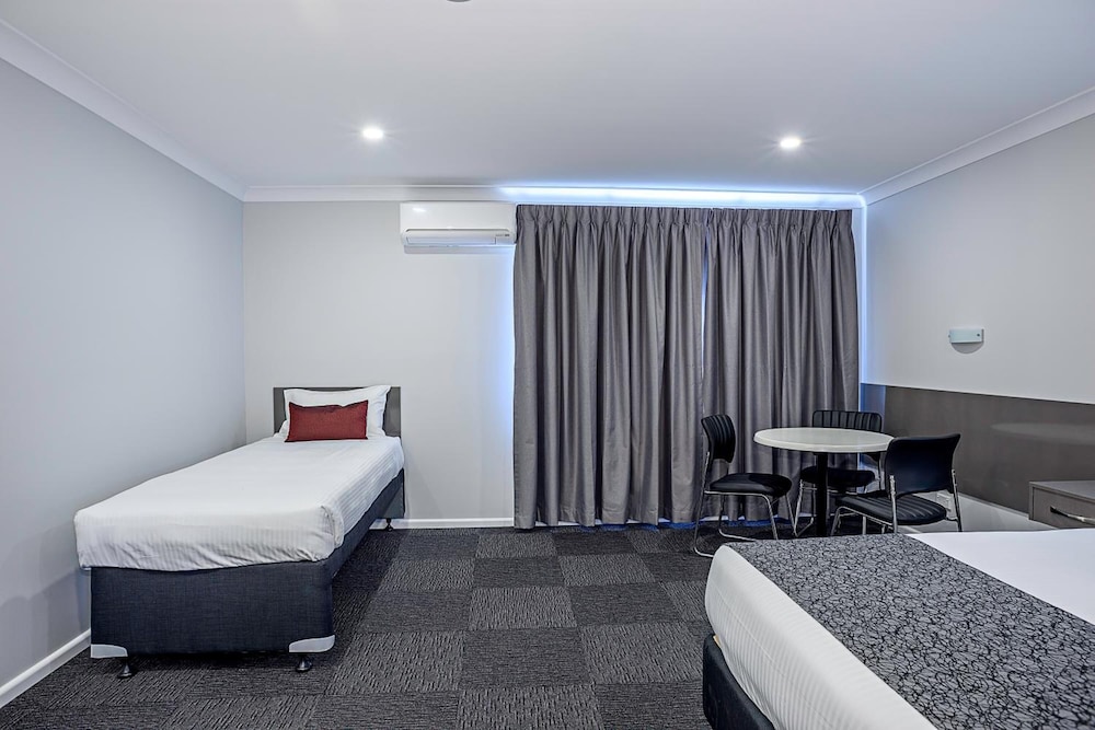 Bushmans Motor Inn 16/37