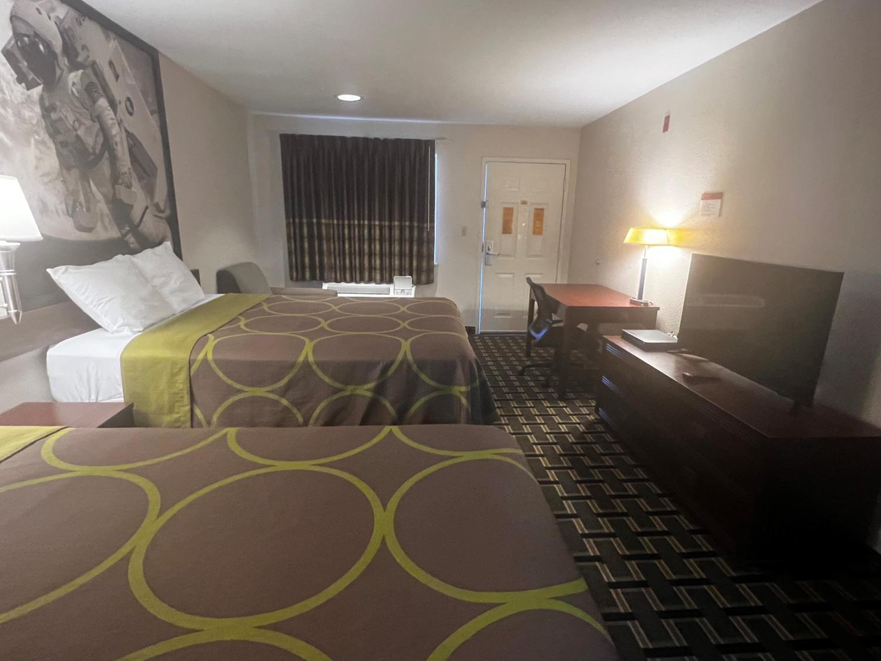 Hotel Baytown/I-10 35/56