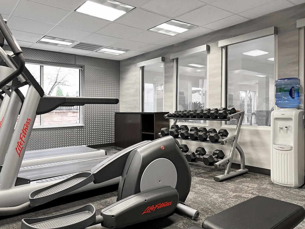 Fairfield Inn and Suites Rogers 32/56