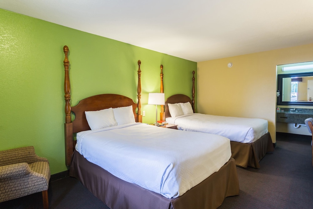 Econo Lodge White Pine Morristown I-81 & I-40 Split 10/37