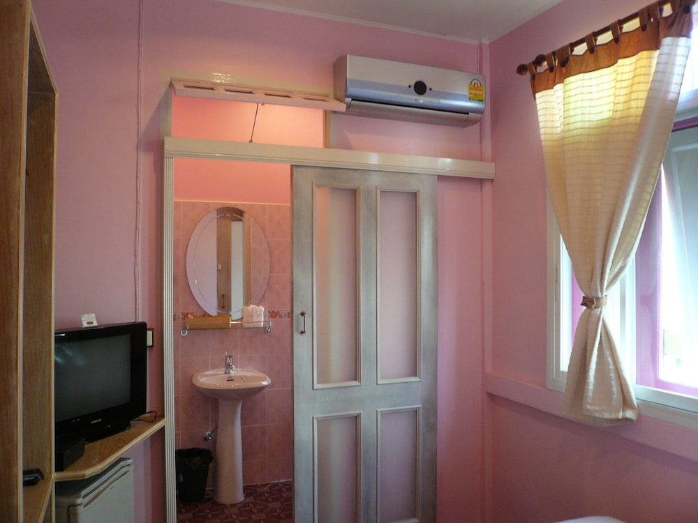 Samsen Sam Place Hotel 66/66