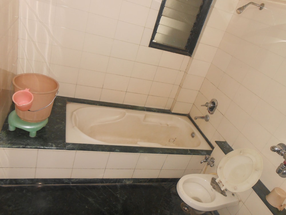 Hotel Pooja International 36/38
