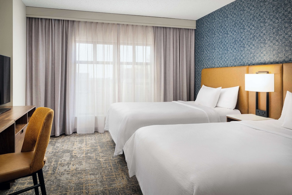 SUITE, KING BED, ALLERGY FRIENDLY, ACCESSIBLE