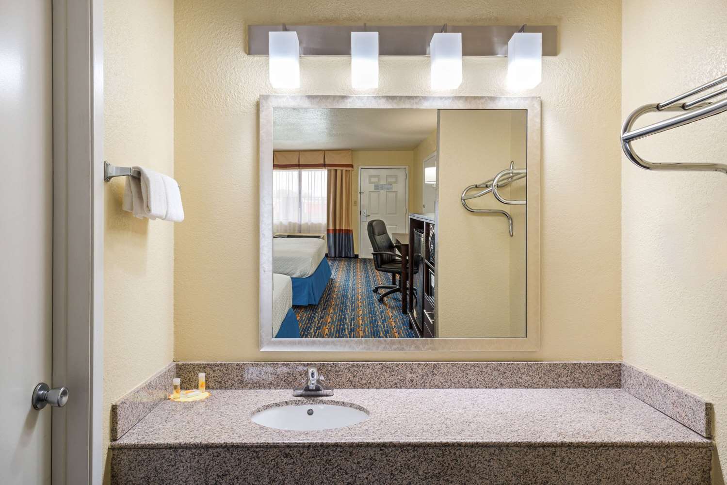 Days Inn by Wyndham San Antonio Seaworld/Lackland AFB 11/13
