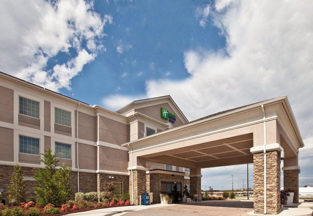 Holiday Inn Express Hotel and Suites Ada 6/57