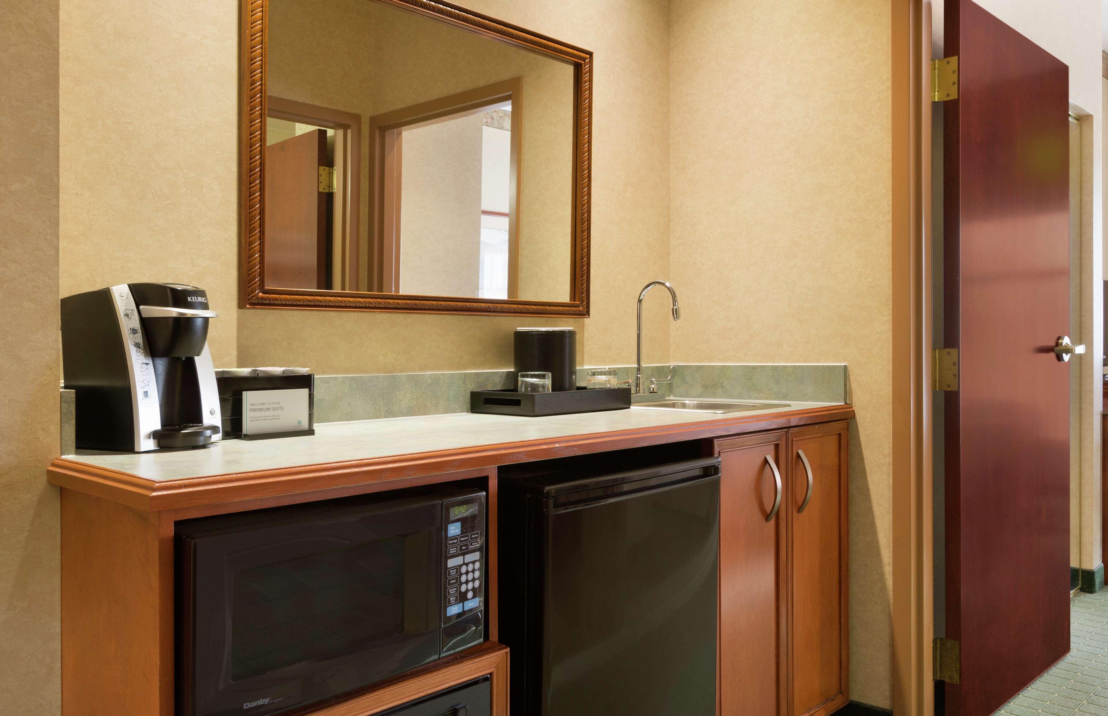 2 Rooms, Hospitality, Suite, King Bed