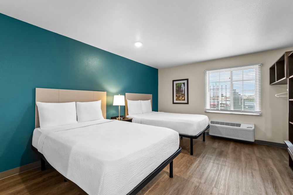 STANDARD, 2 DOUBLE BEDS