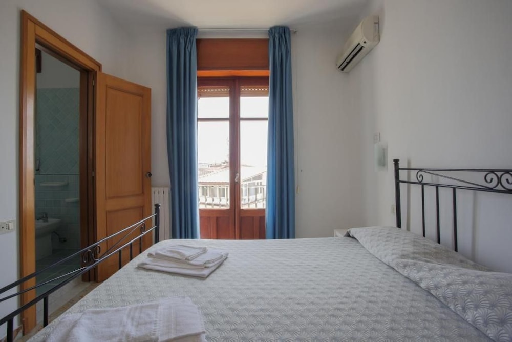 Hotel Bolivar 11/50