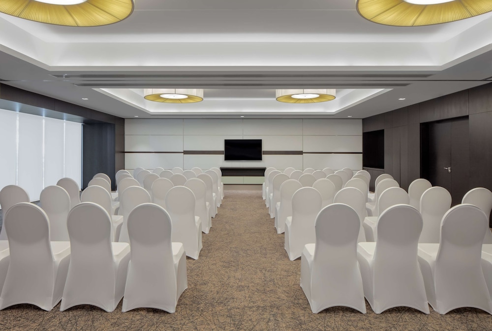 Hyatt Place Dubai Jumeirah 43/47