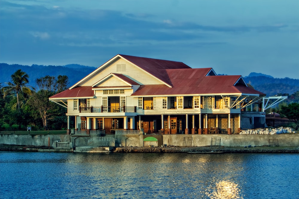 Las Casas Filipinas De Acuzar 7/50