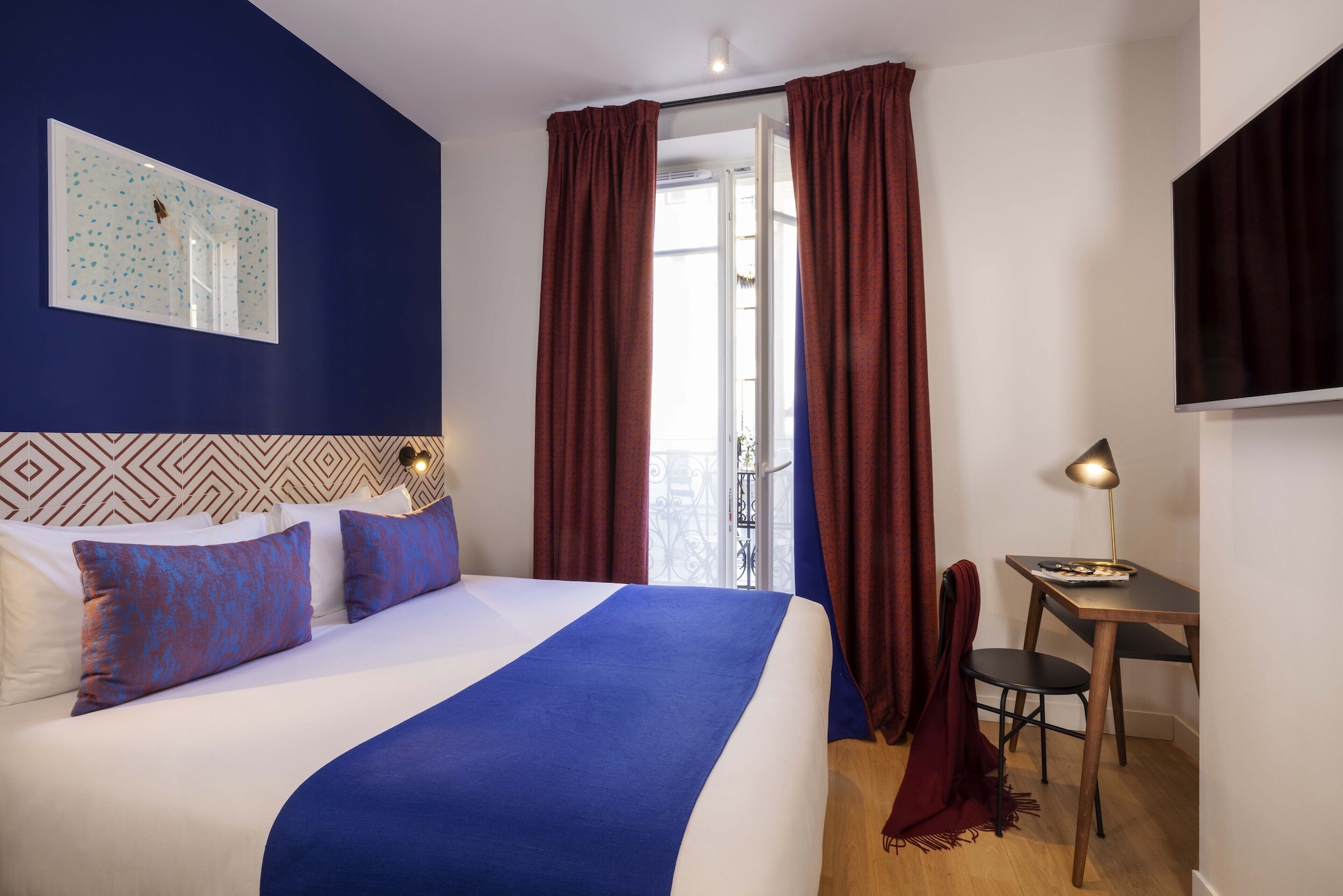 CONNECTING, DOUBLE BED