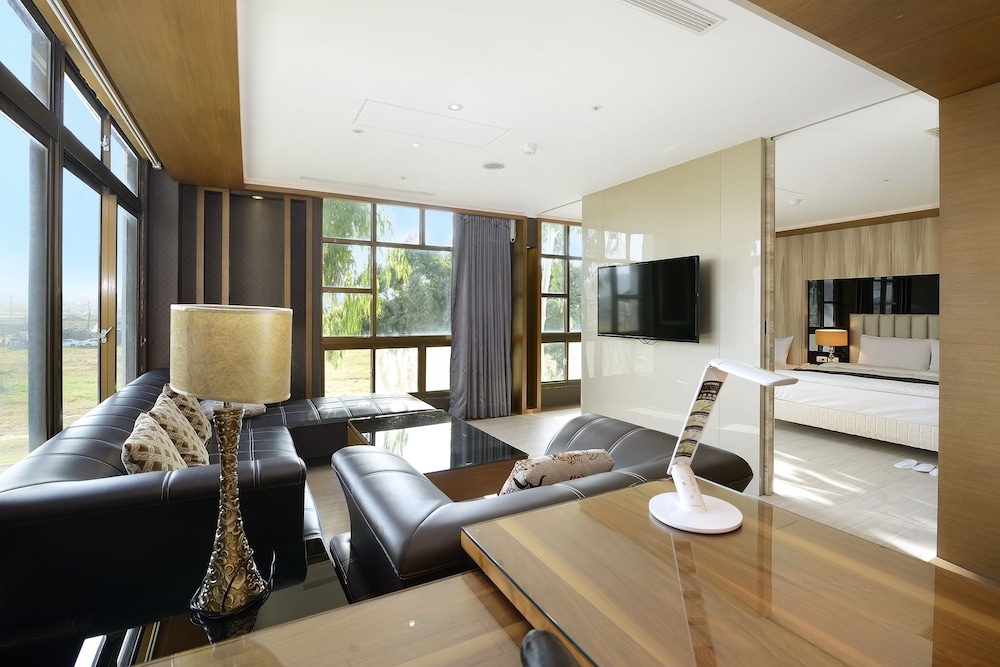 Jinsha Lake Side Hotel 31/49