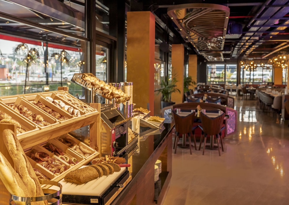 Crowne Plaza Istanbul Tuzla Viaport Marina 61/82