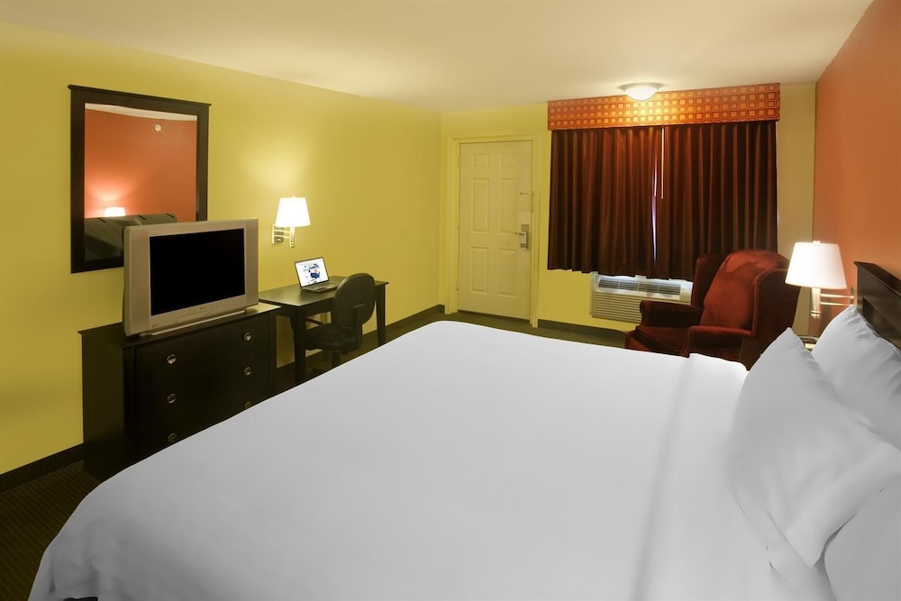 ROOM, KING BED