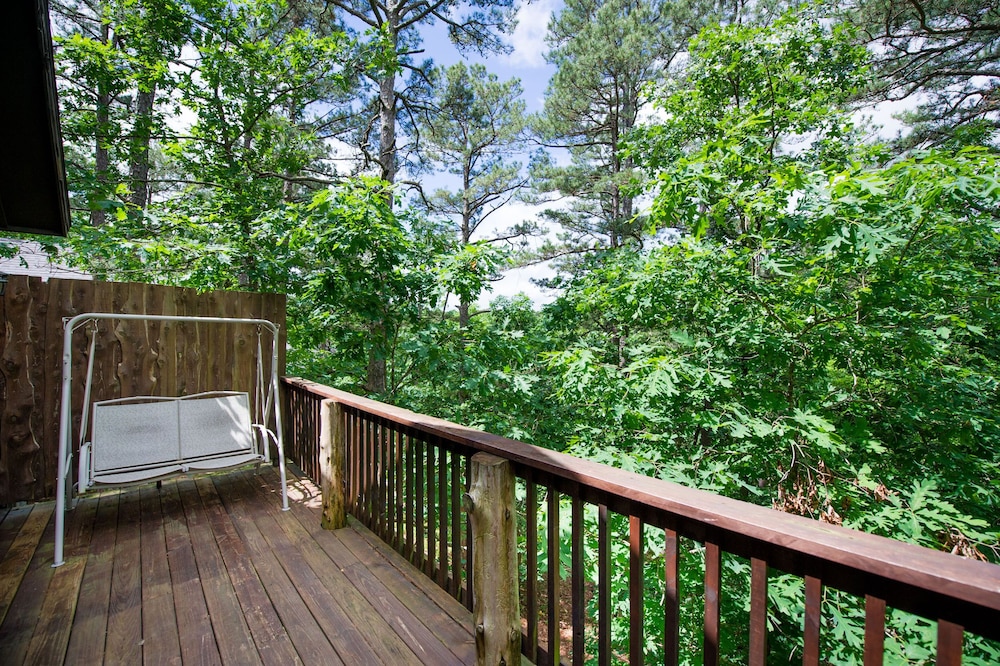 Eureka Springs Treehouses, Hobbit Caves &amp; Castles 43/52