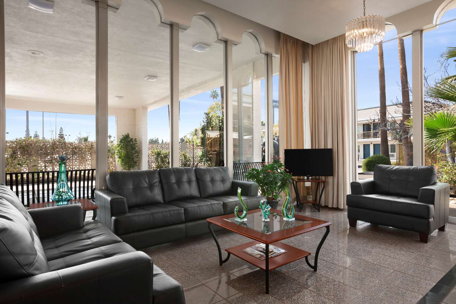 Travelodge By Wyndham Bakersfield 19/28
