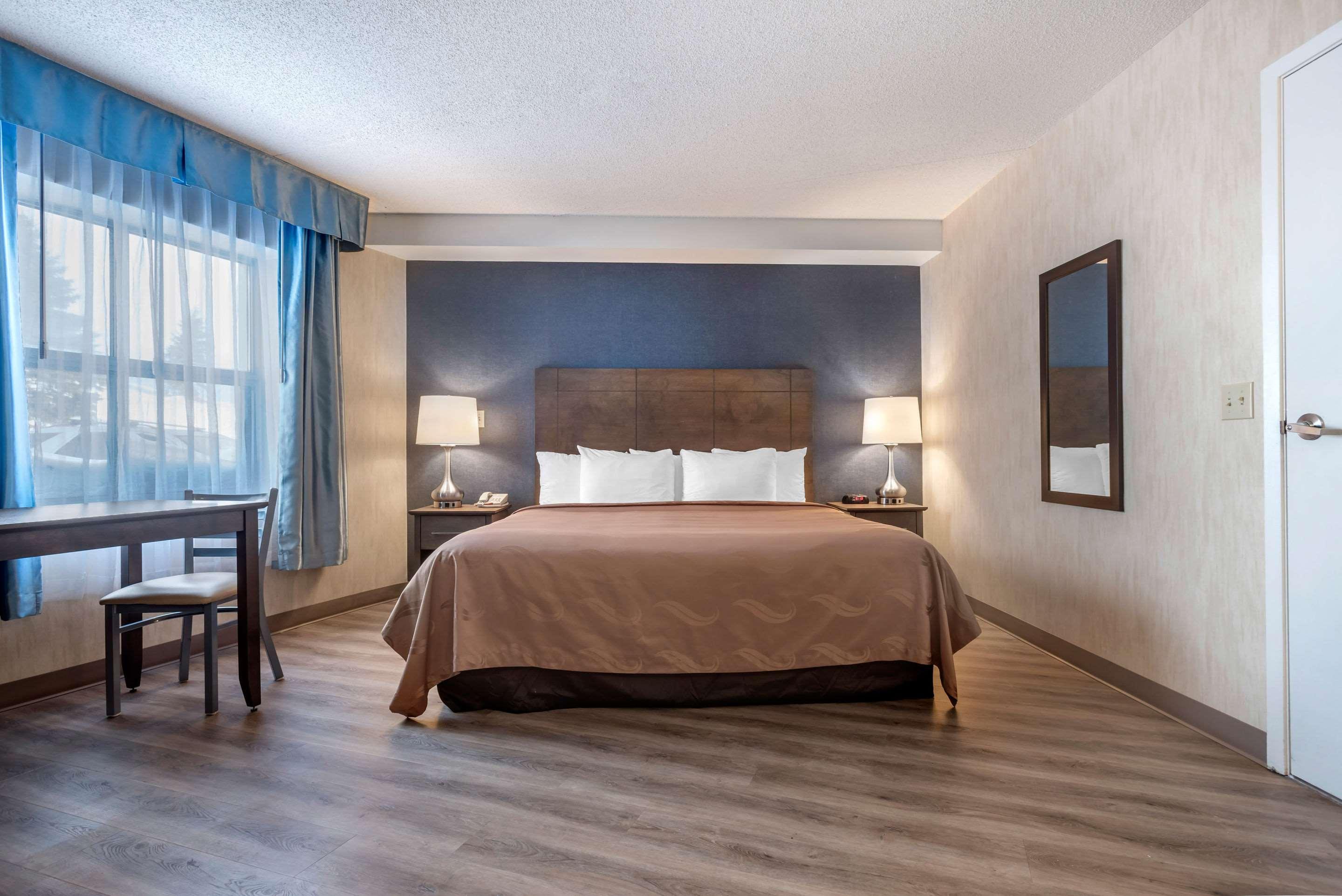 SUITE, KING BED
