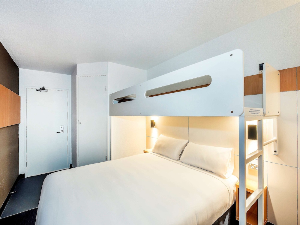 ibis budget Enfield 8/27