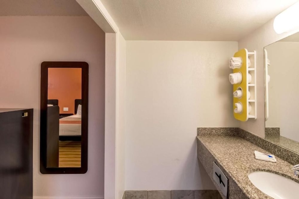 Motel 6 Clinton OK 62/64