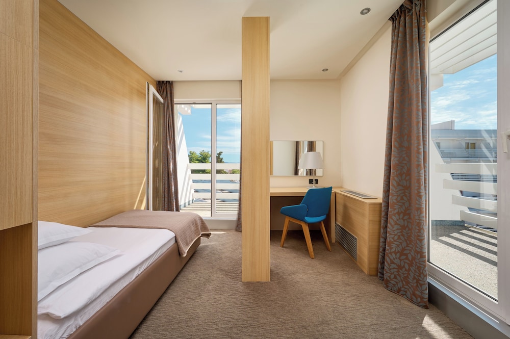 Olympia Hotel 6/50