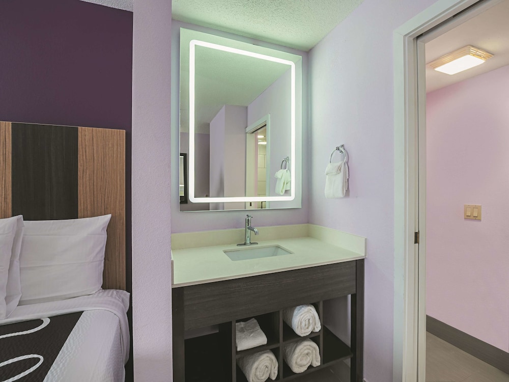 La Quinta Inn & Suites by Wyndham Minneapolis Northwest 14/39