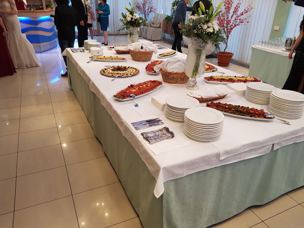 restaurant cafeteria