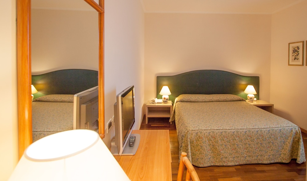 ROOM, SINGLE