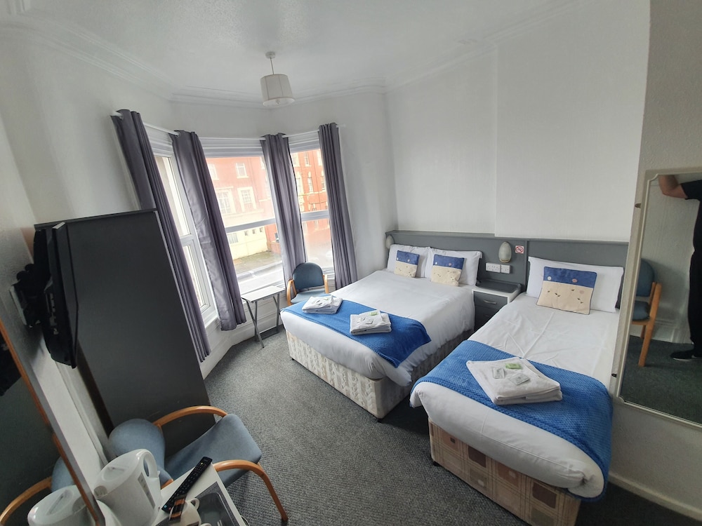 ROOM, TRIPLE