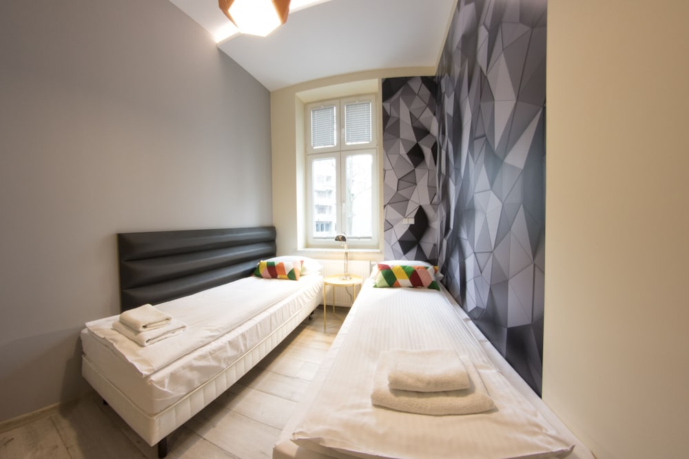 3 BEDROOMS, APARTMENT, PANORAMIC STREET VIEW