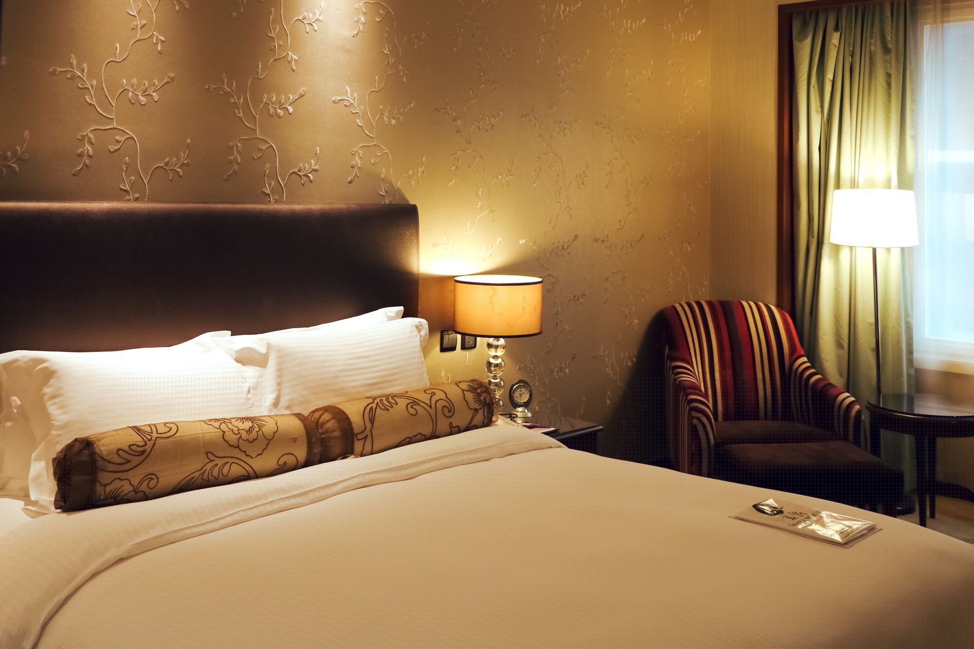 PREMIER, QUEEN BED