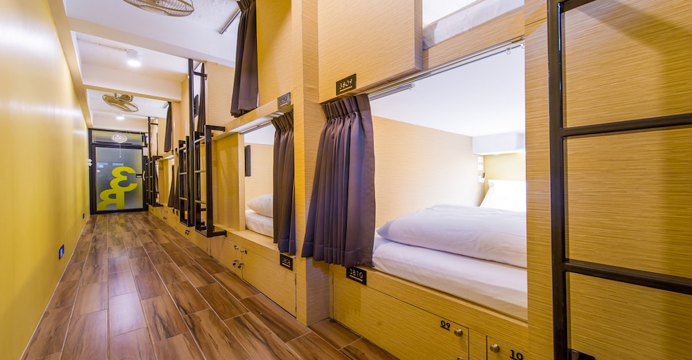 Matchbox Bangkok Hostel 18/30