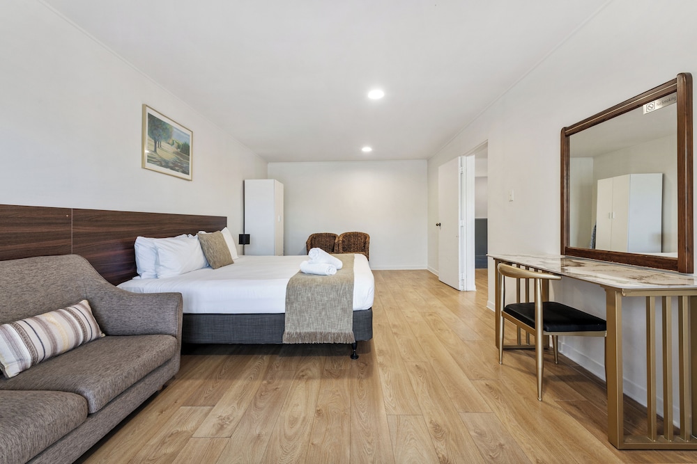 Garden Inn Airport 9/50