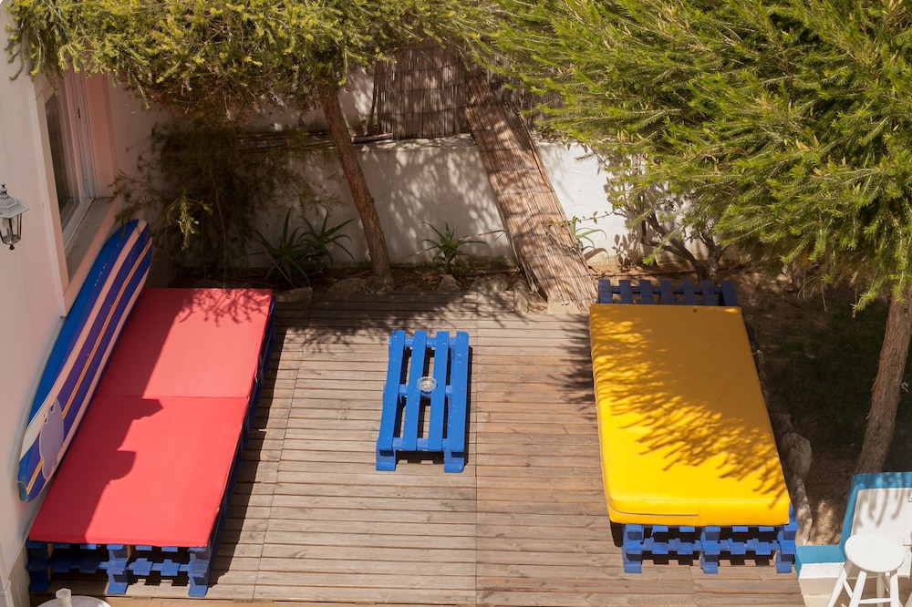 Ericeira Chill Hill Hostel & Private Rooms 30/50