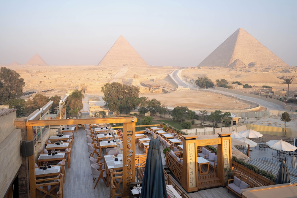 Great Pyramid Inn 46/50