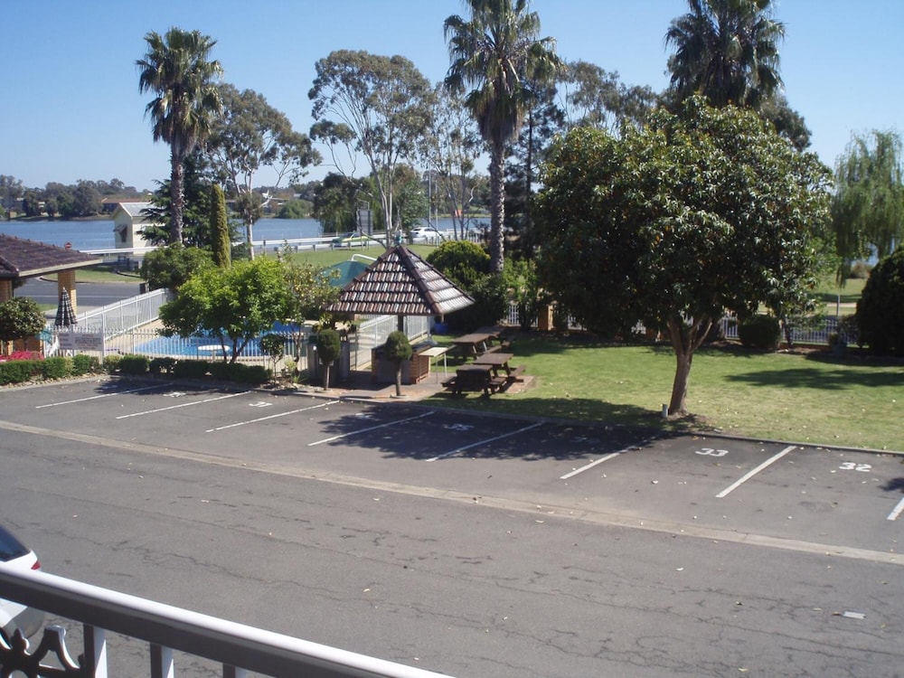 Lakeview Motel 14/60