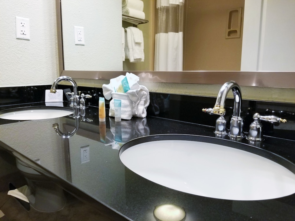 Galleria Palms Hotel 45/59