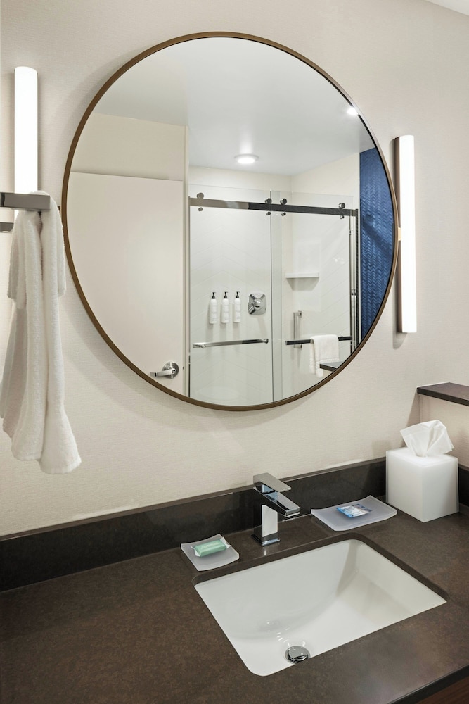 Fairfield Inn & Suites by Marriott Cedar Rapids North 48/52