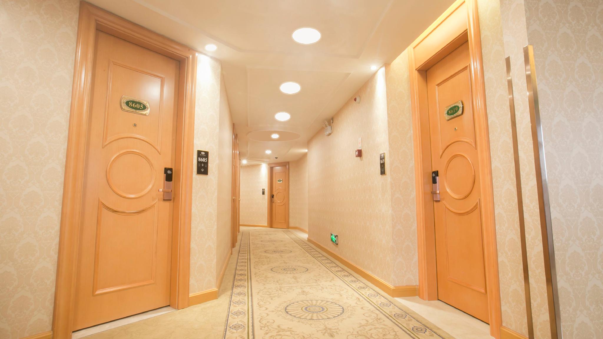 Vienna Hotel (Shanghai Sijing Metro Station) 25/45
