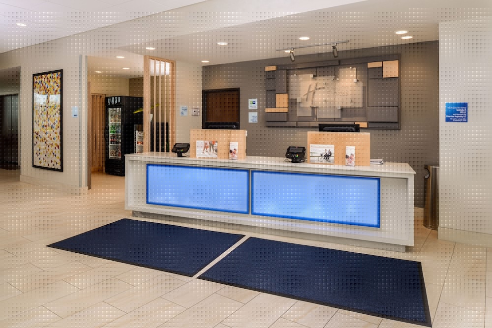Holiday Inn Express Suites Alachua Gainesville Area 6/73