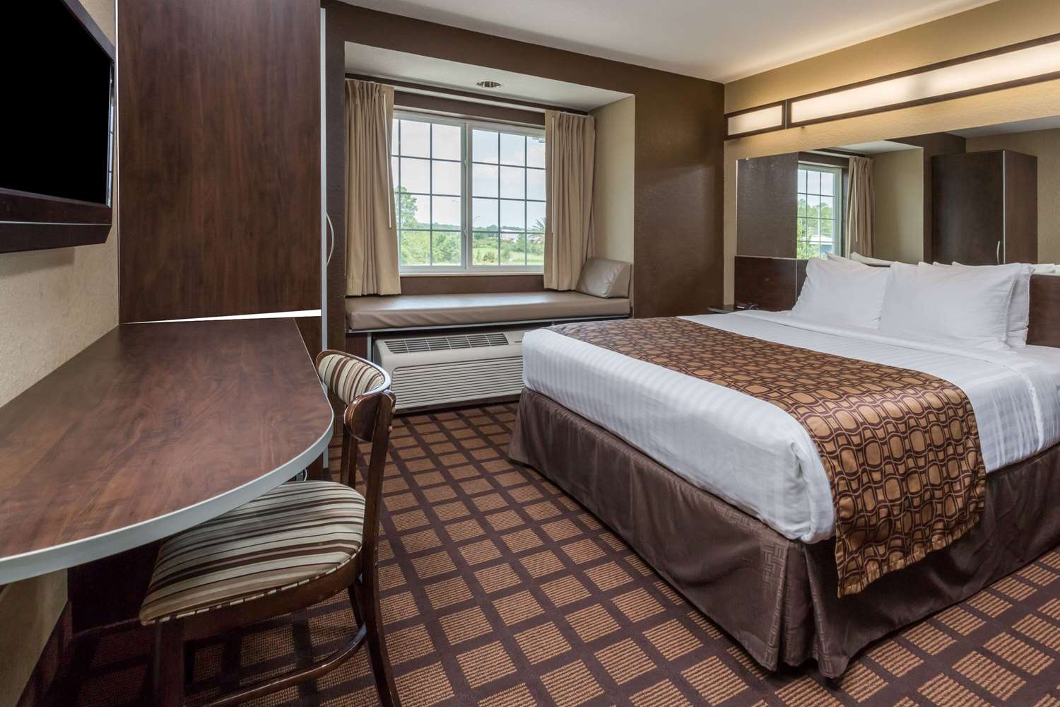 Microtel Inn & Suites by Wyndham Jacksonville Airport 7/40
