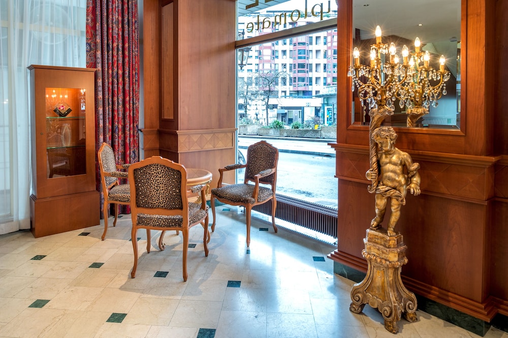 Diplomate Hotel 31/40
