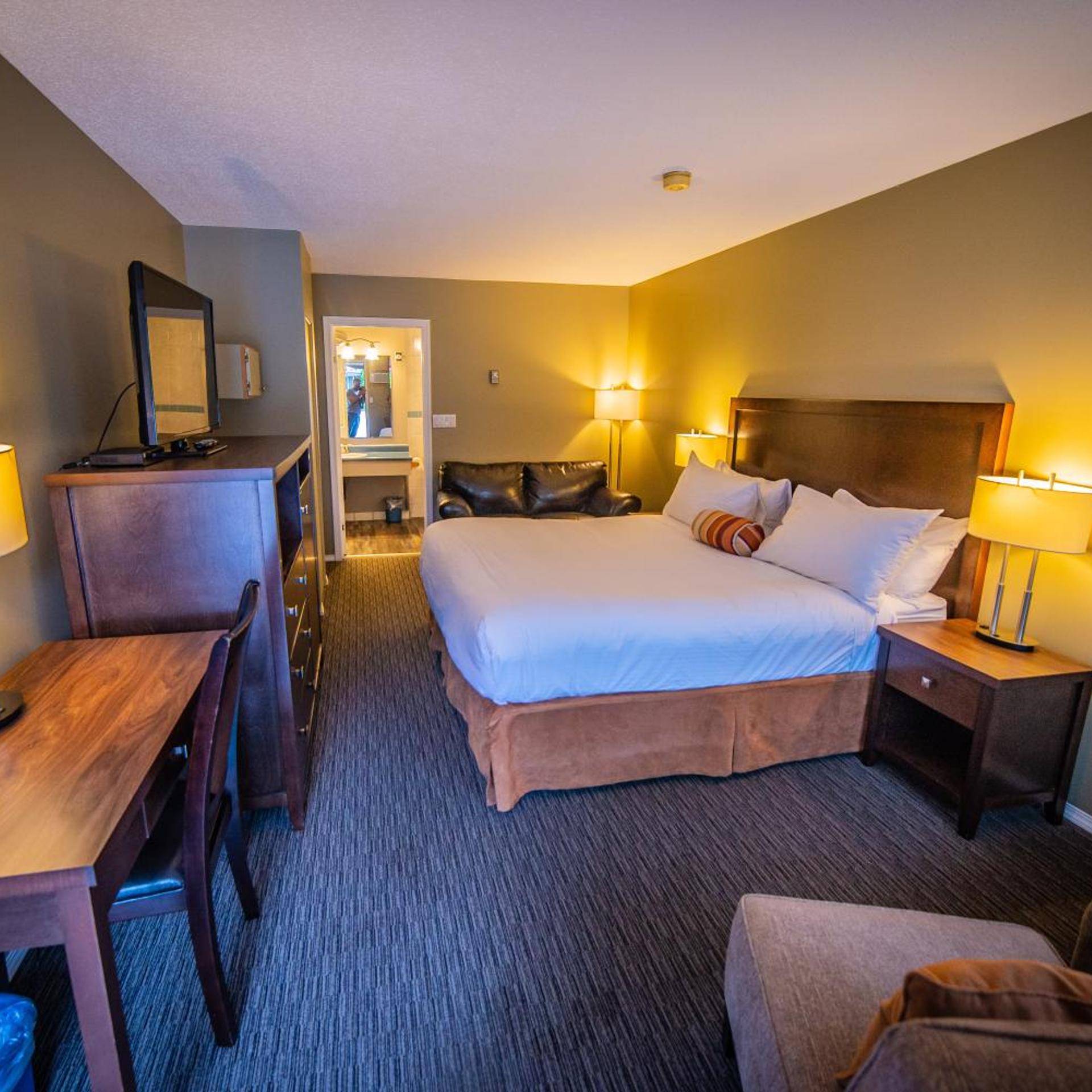 Alpine Inn & Suites 18/50