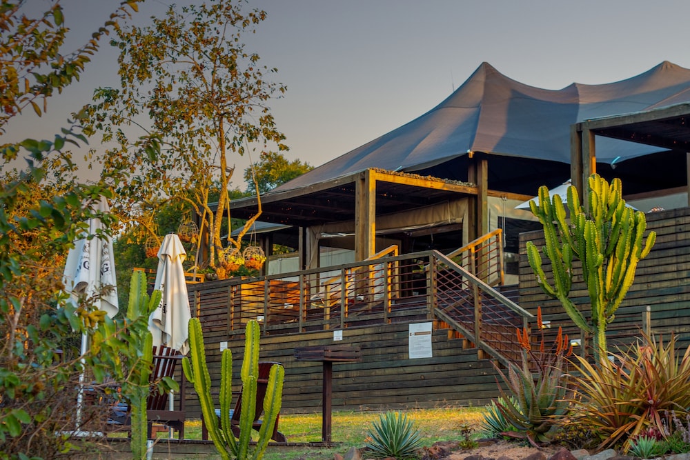 Ndhula Luxury Tented Lodge 1/48