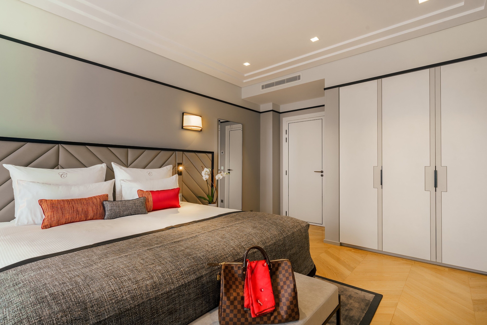 2 BEDROOMS, PREMIER, SUITE