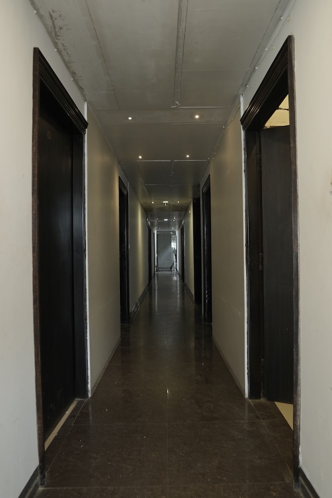 Oyo 12206 Hotel The Black Gold 25/50