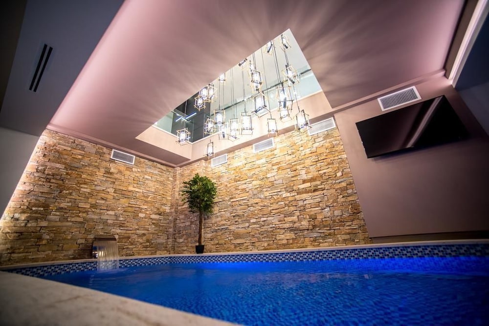 Aghababyan S Hotel 56/77
