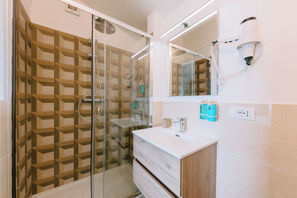 Zi'ntonio Hotel 50/50