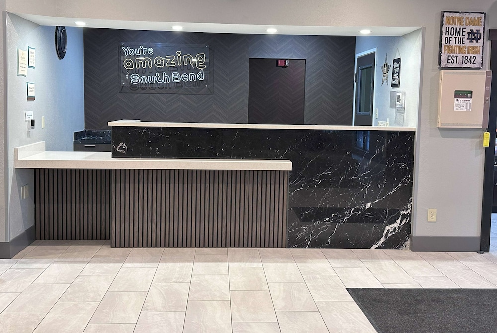 La Quinta Inn & Suites by Wyndham South Bend 8/57